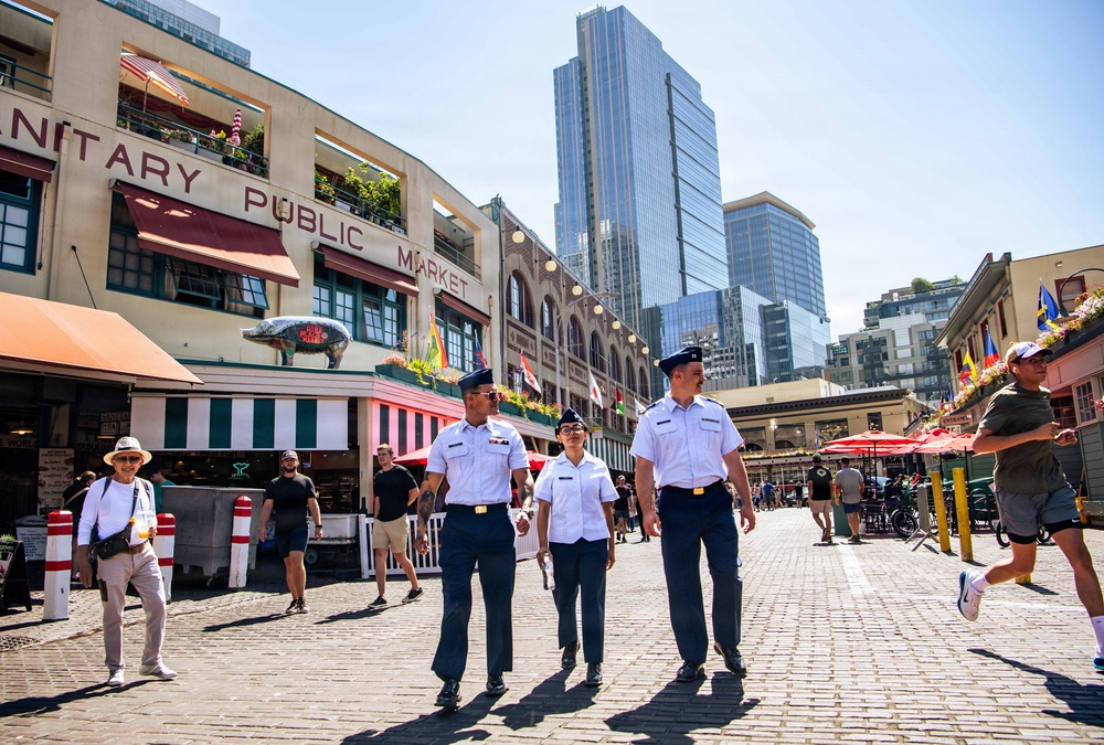 Service Members Explore Seattle During Fleet Week