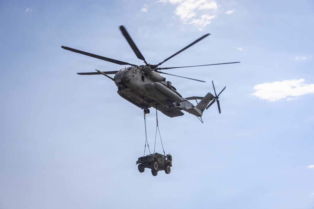 SLTE 4-26: Combat Logistics Battalion 2 Conduct Heavy Lift Training