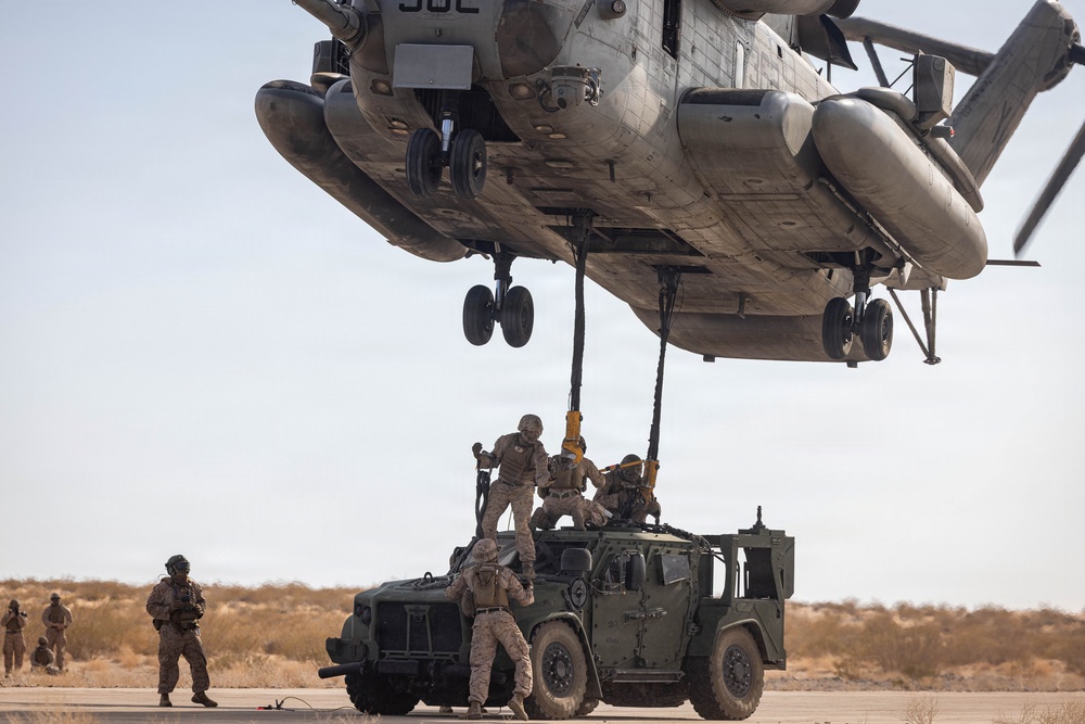 SLTE 4-26: Combat Logistics Battalion 2 Conduct Heavy Lift Training