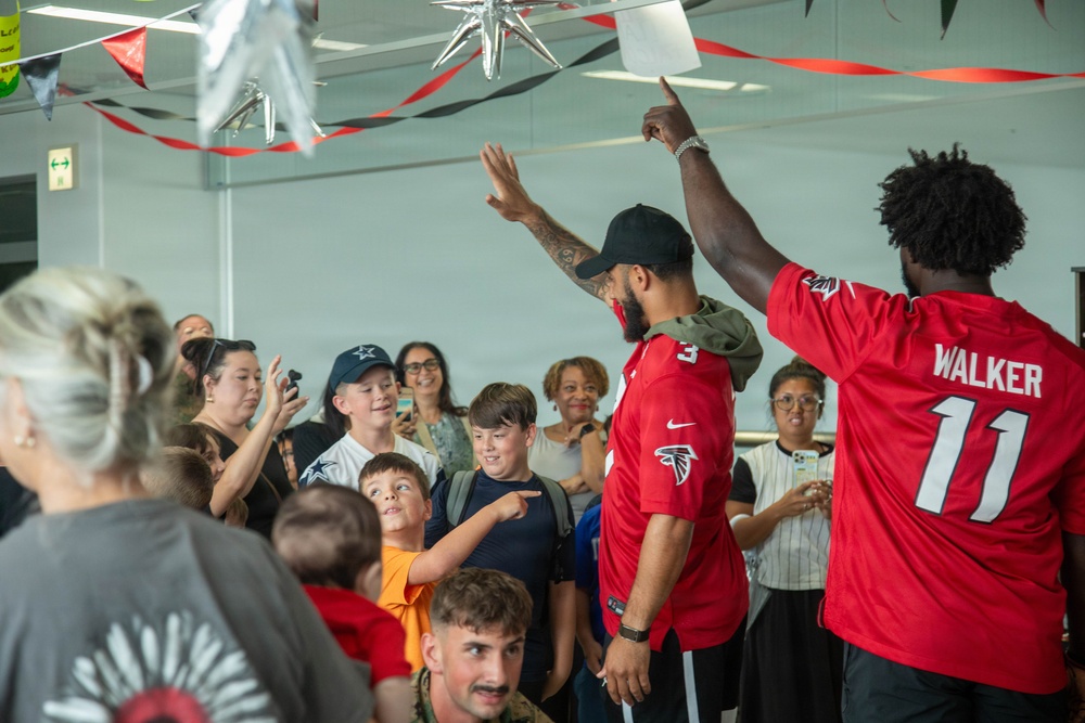 Atlanta Falcon members visit MCAS Iwakuni during a Salute the Troops tour hosted by the USO