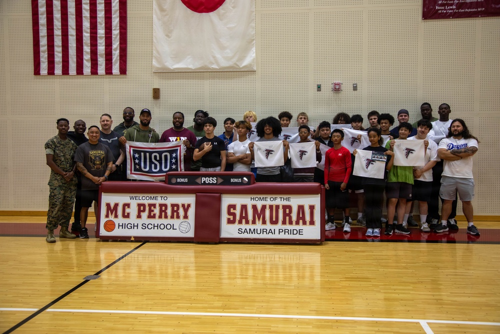 Atlanta Falcon members visit MCAS Iwakuni during a Salute the Troops tour hosted by the USO