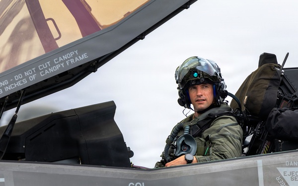 11th MEU Marines, Sailors Conduct Flight Operations Aboard USS Boxer