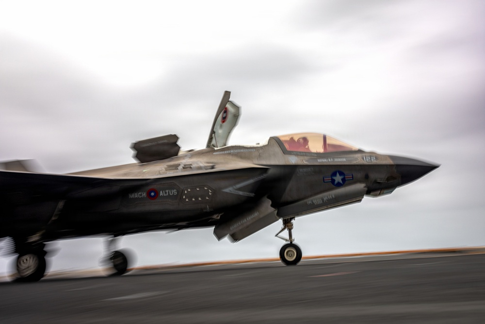 11th MEU Marines, Sailors Conduct Flight Operations Aboard USS Boxer