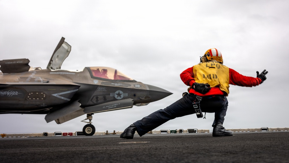 11th MEU Marines, Sailors Conduct Flight Operations Aboard USS Boxer