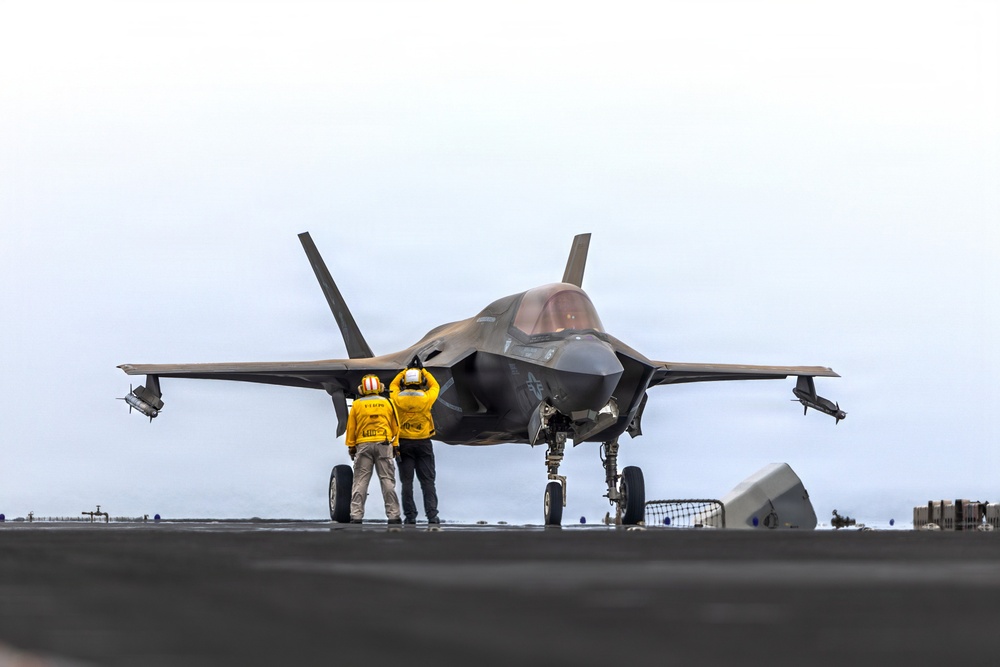 11th MEU Marines, Sailors Conduct Flight Operations Aboard USS Boxer
