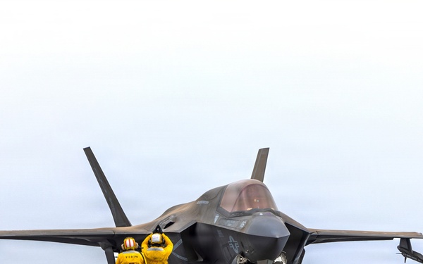 11th MEU Marines, Sailors Conduct Flight Operations Aboard USS Boxer