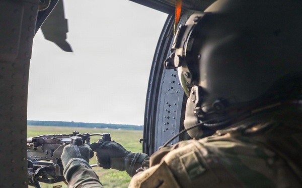 1st Infantry Division Soldiers conduct aerial gunnery qualification