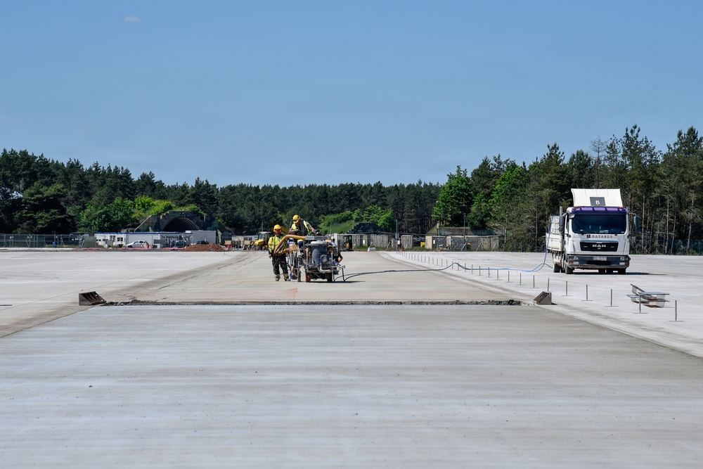 new rotary wing apron in Powidz, Poland