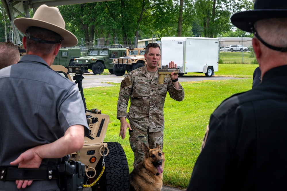Hansen Demonstrates TACP Equipment During ESGR Boss Day
