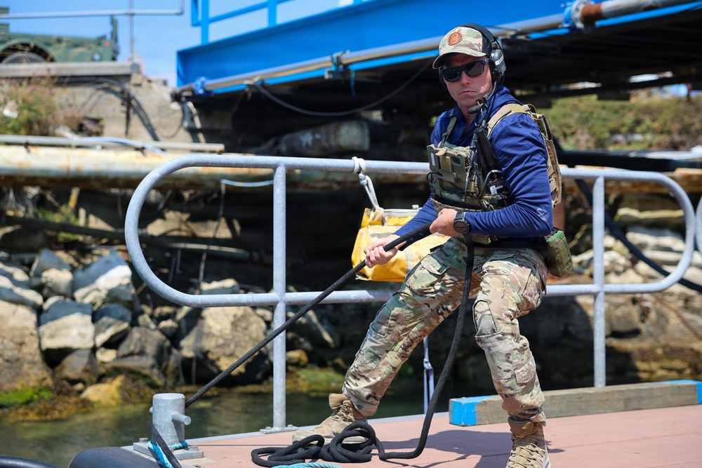 U.S. Navy Chief Mineman Matthew Dowlen secures a mooring line to a cleat during Seabreeze26