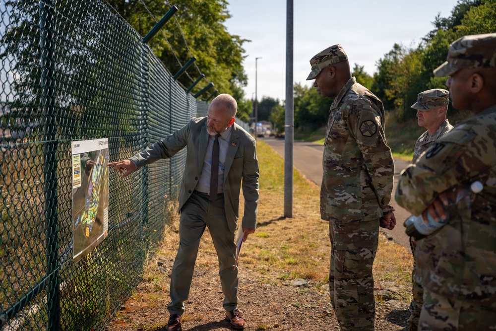 USAG Rheinland-Pfalz hosts IMCOM commanding general