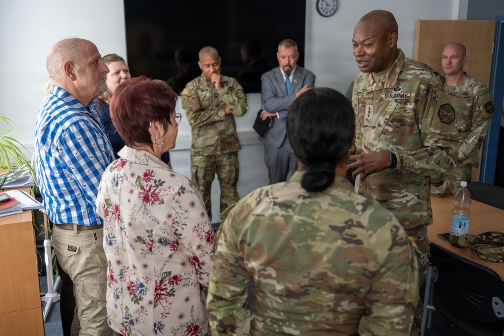 USAG Rheinland-Pfalz hosts IMCOM commanding general