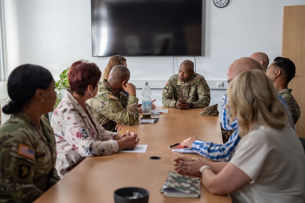 USAG Rheinland-Pfalz hosts IMCOM commanding general