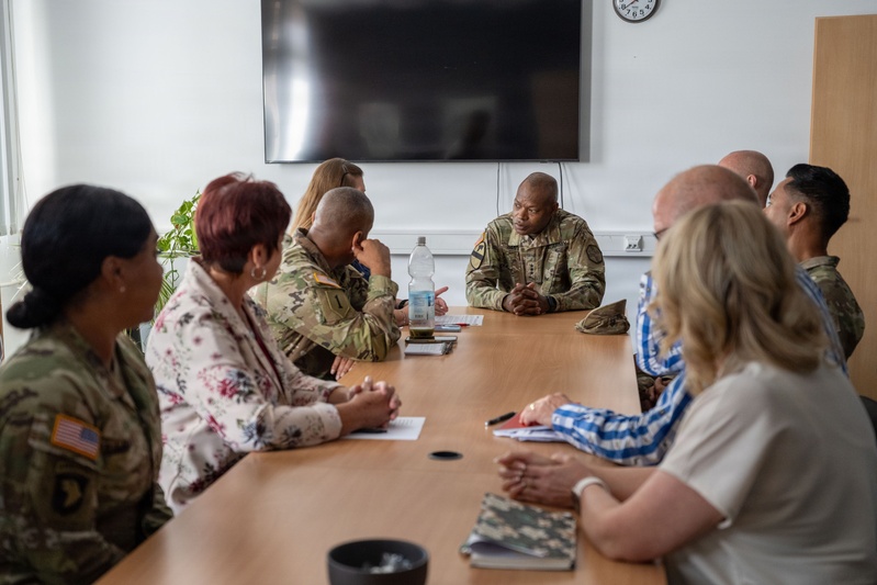 USAG Rheinland-Pfalz hosts IMCOM commanding general