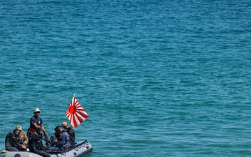Members of the Japan Maritime Self-Defense Force and Georgian Coast Guard conduct dive training during Seabreeze26