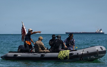 Members of the JMSDF and Georgian Coast Guard conduct dive training during Seabreeze26