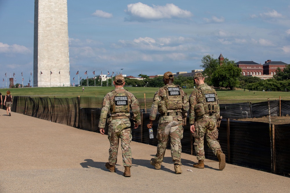 Airmen Patrol National Mall in Support of DC Safe and Beautiful