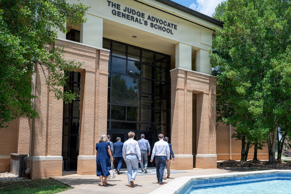 Maxwell hosts Alabama Supreme Court delegation