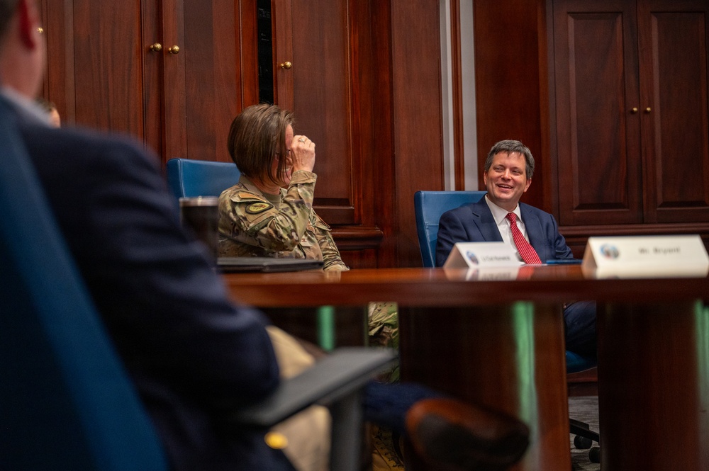 Maxwell hosts Alabama Supreme Court delegation