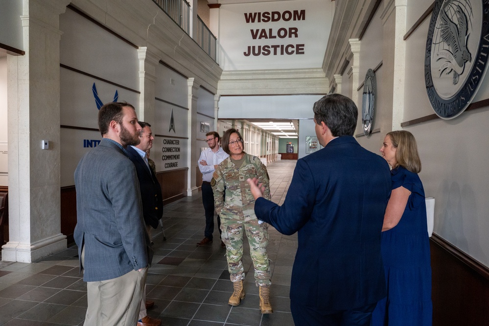 Maxwell hosts Alabama Supreme Court delegation