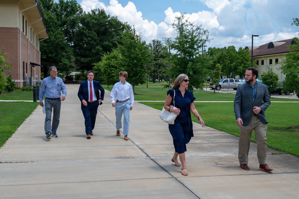 Maxwell hosts Alabama Supreme Court delegation