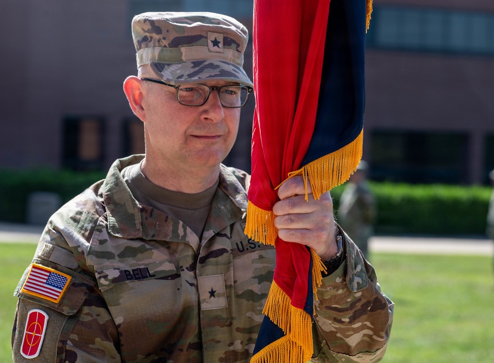 102nd Training Division welcomes Bell, bids farewell to Palmer at change of command