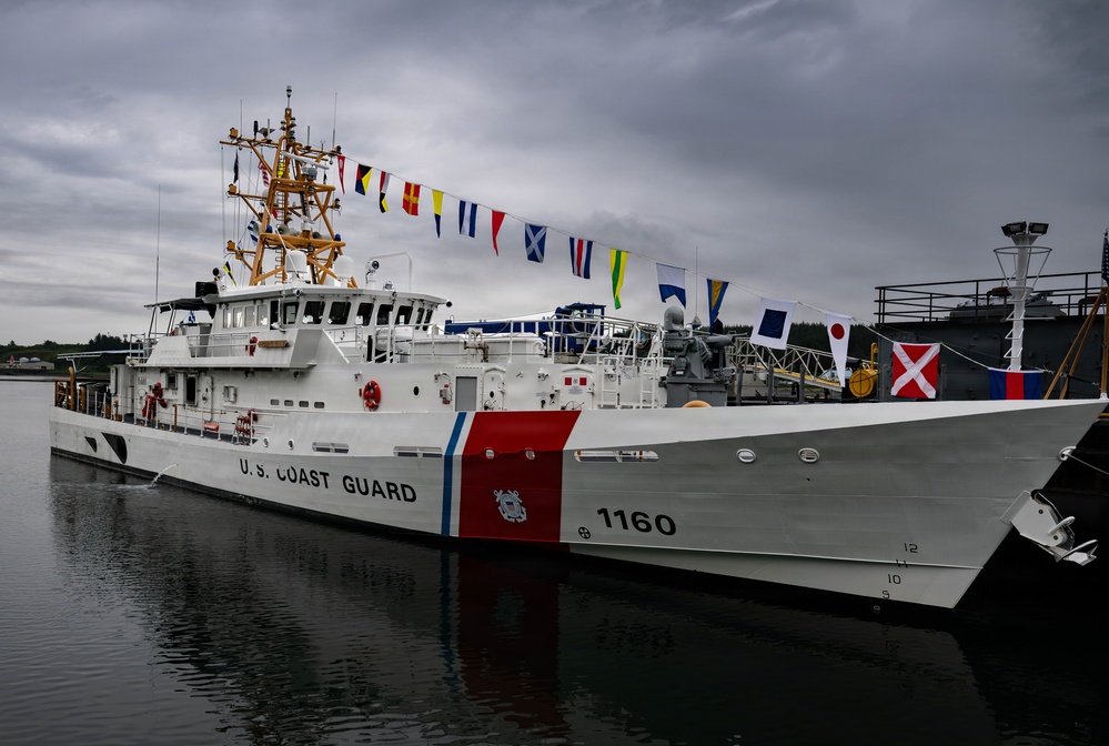 Coast Guard Cutter Frederick Mann holds change of command ceremony