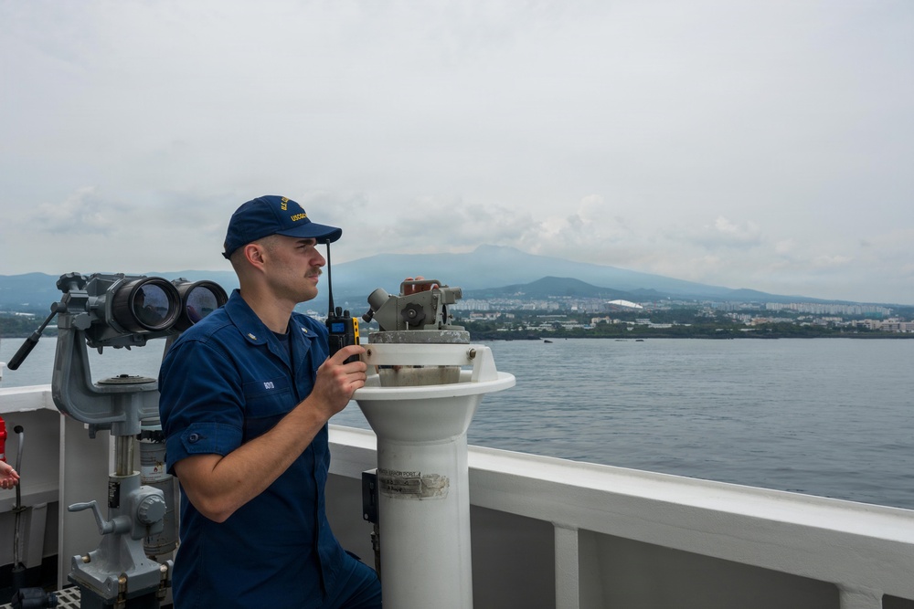 USCGC Midgett (WMSL 757) departs Jeju Island, South Korea