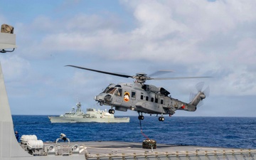 Canadian and New Zealand sailors conduct vertical replenishment training during RIMPAC 2026