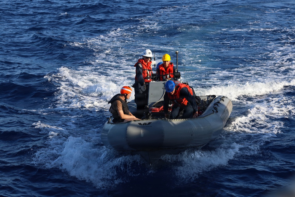 USS Carl M. Levin conducts small boat operations during RIMPAC 26