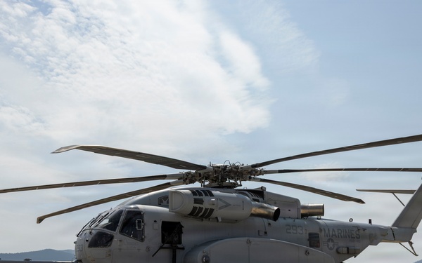 HMH-461 conducts flight operations and external lifts in Montana