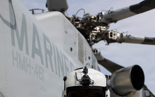 HMH-461 conducts flight operations and external lifts in Montana