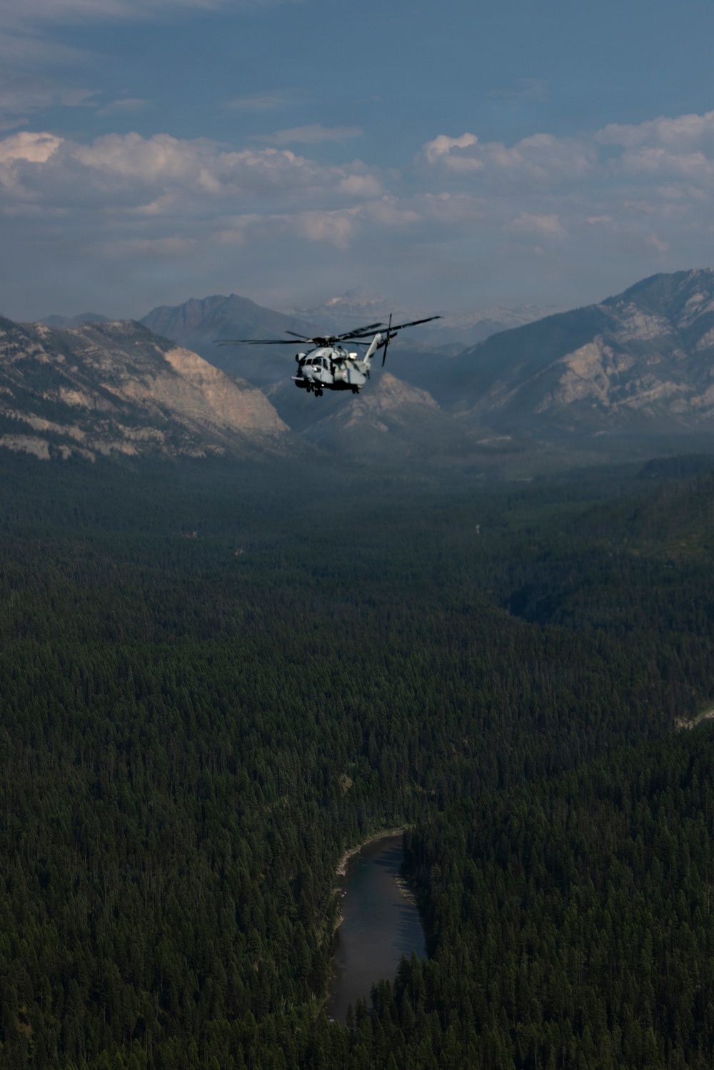 HMH-461 conducts flight operations and external lifts in Montana