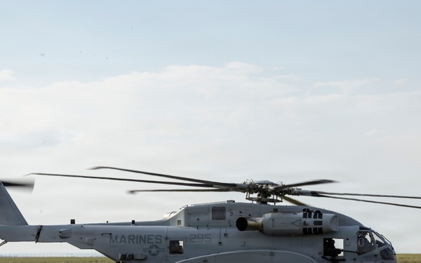 HMH-461 conducts flight operations and external lifts in Montana