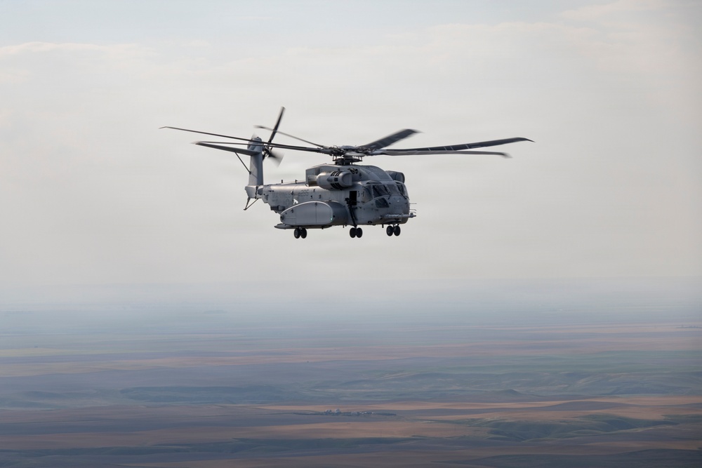 HMH-461 conducts flight operations and external lifts in Montana