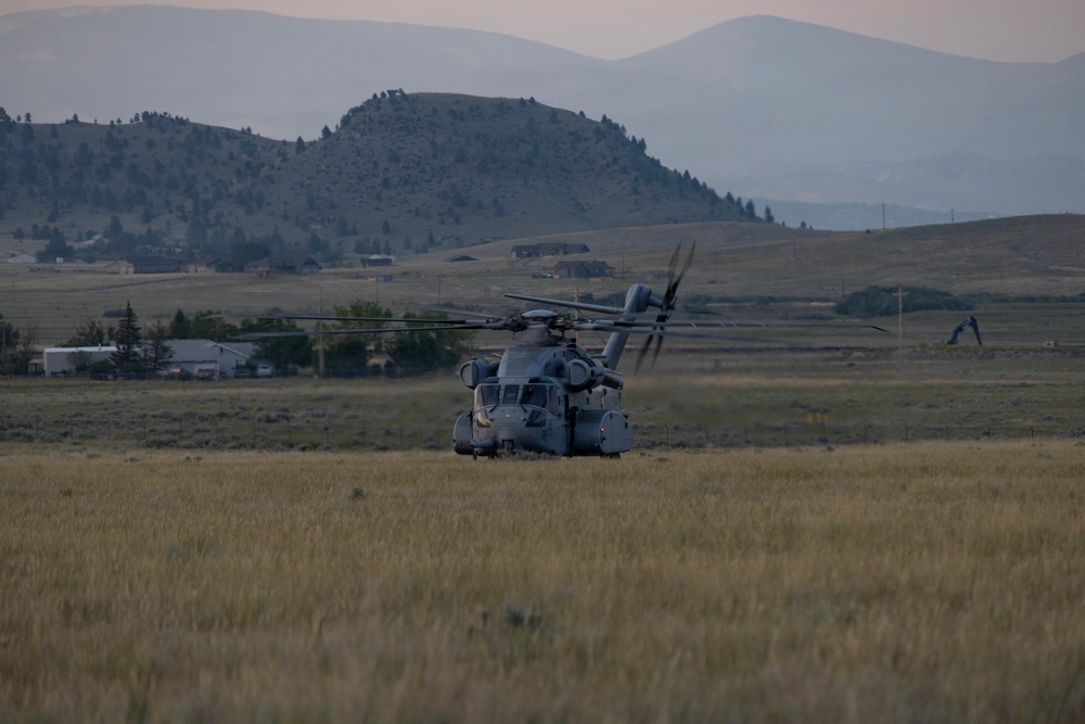 HMH-461 conducts flight operations and external lifts in Montana