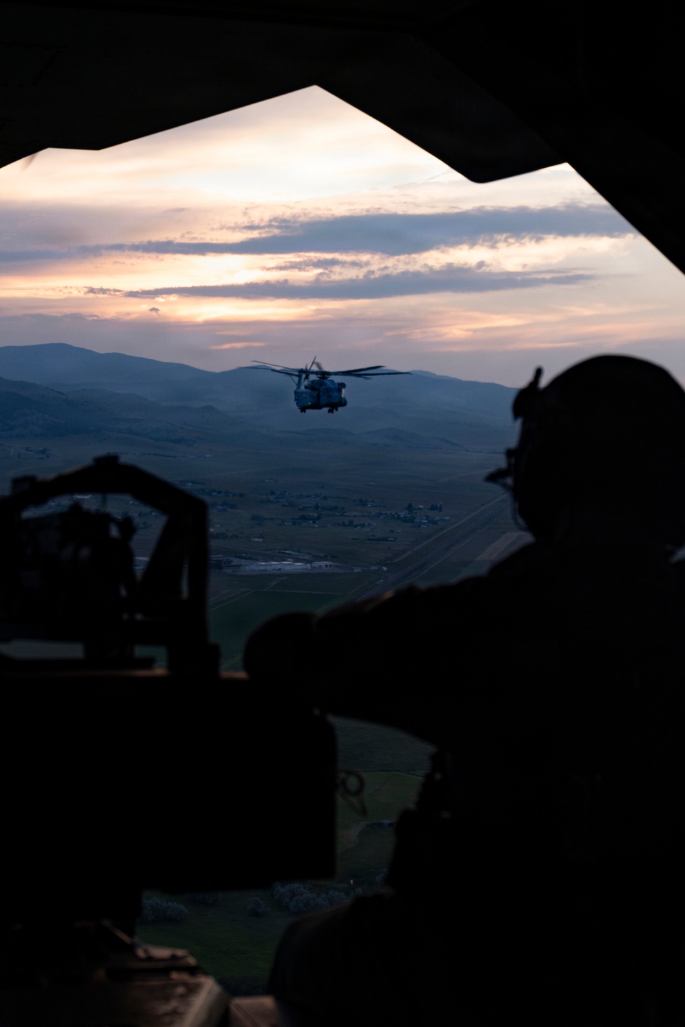 HMH-461 conducts flight operations and external lifts in Montana