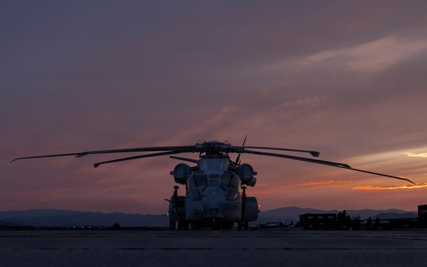 HMH-461 conducts flight operations and external lifts in Montana