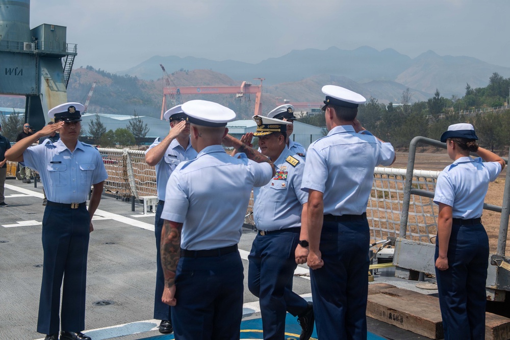 USCGC Midgett (WMSL 757) hosts Philippine Coast Guard