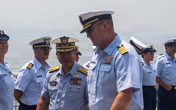 USCGC Midgett (WMSL 757) hosts Philippine Coast Guard