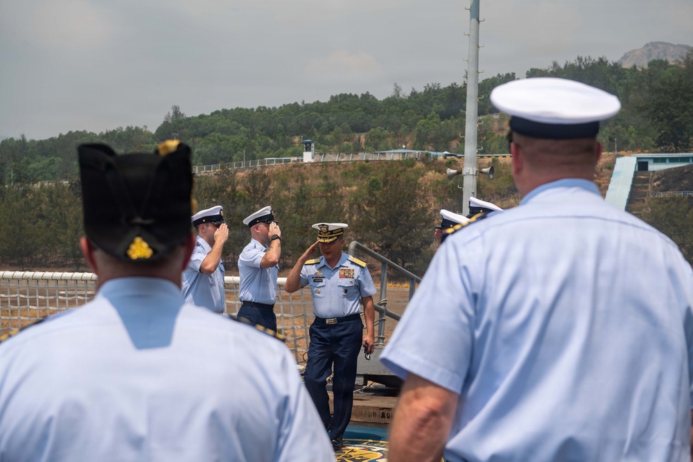 USCGC Midgett (WMSL 757) hosts Philippine Coast Guard