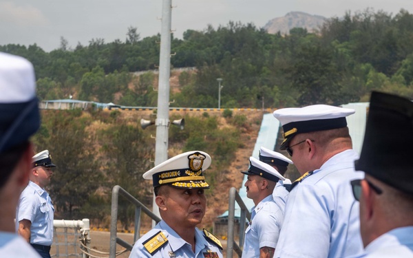 USCGC Midgett (WMSL 757) hosts Philippine Coast Guard