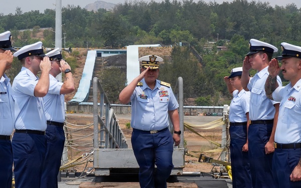 USCGC Midgett (WMSL 757) hosts Philippine Coast Guard