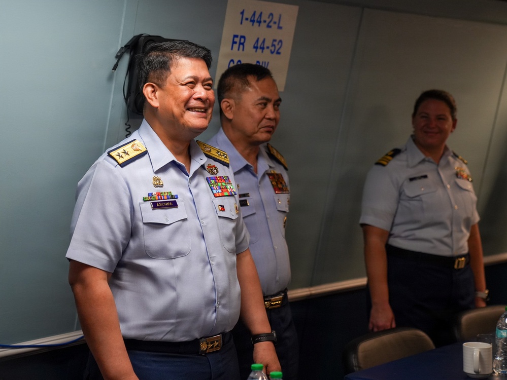 USCGC Midgett (WMSL 757) hosts Philippine Coast Guard