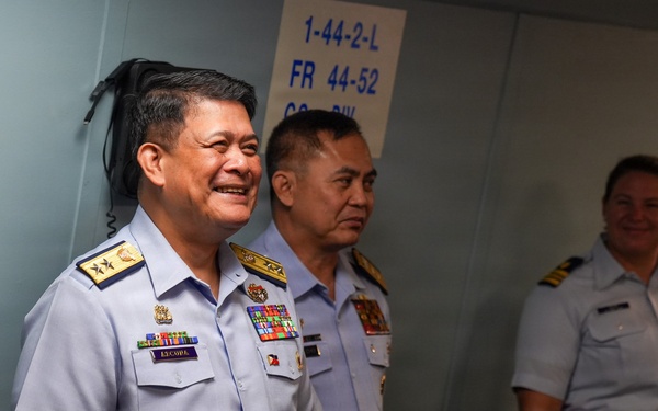 USCGC Midgett (WMSL 757) hosts Philippine Coast Guard
