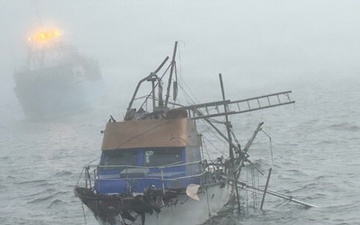 Coast Guard respond to a reported collision between fishing vessels approximately 22 miles offshore of Grays Harbor, Washington