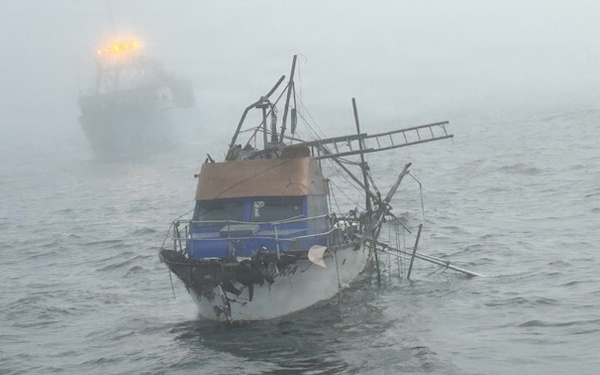 Coast Guard respond to a reported collision between fishing vessels approximately 22 miles offshore of Grays Harbor, Washington