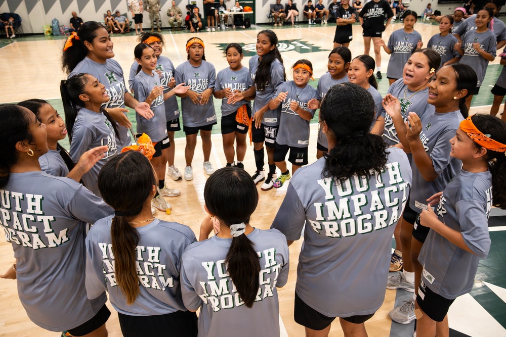 94th Army Air and Missile Defense Command Soldiers lend a hand during the Youth Impact program finale