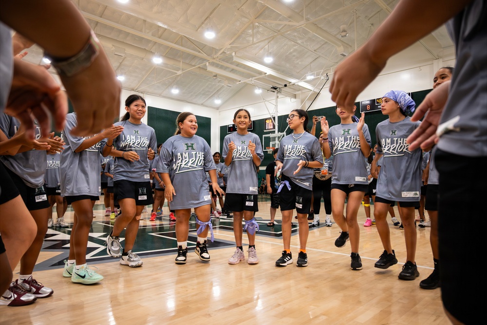 94th Army Air and Missile Defense Command Soldiers lend a hand during the Youth Impact program finale