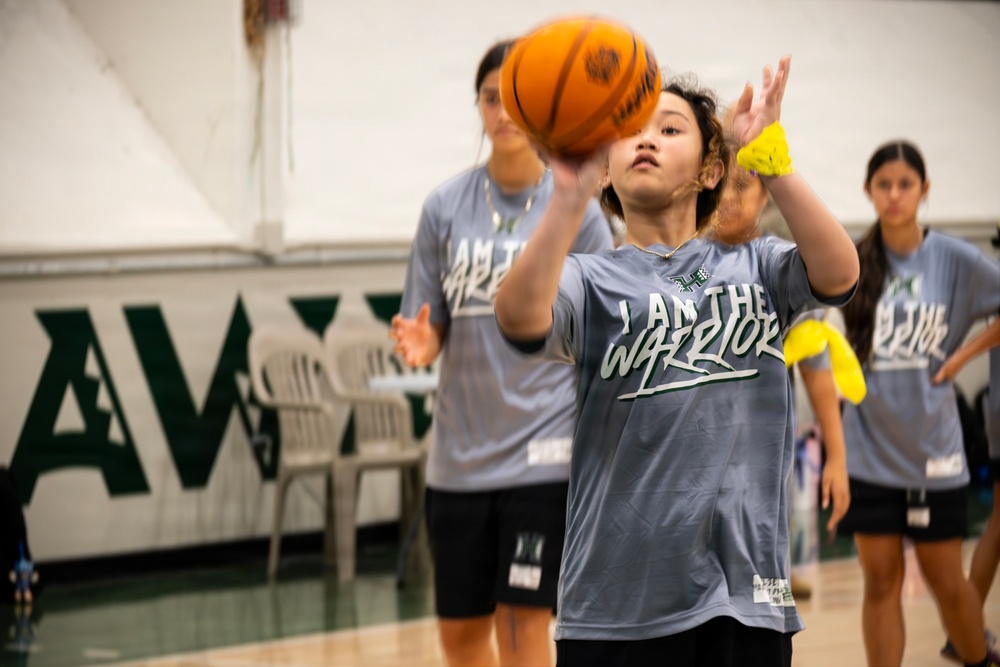 94th Army Air and Missile Defense Command Soldiers lend a hand during the Youth Impact program finale